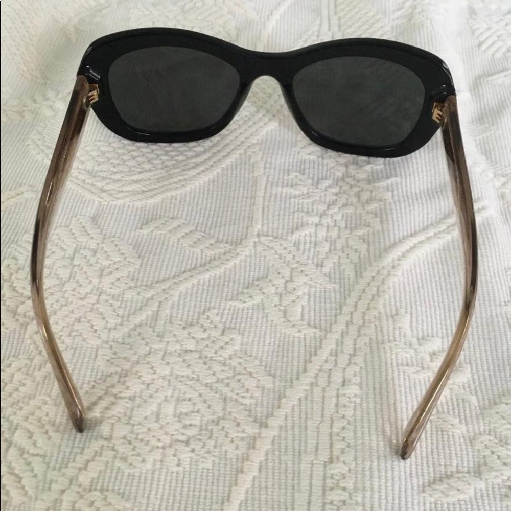 Burberry sunglasses  like new